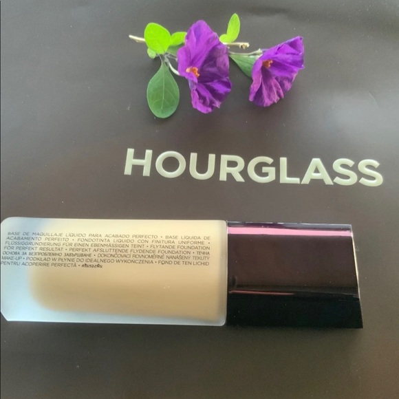 Hourglass foundation - Picture 2 of 3